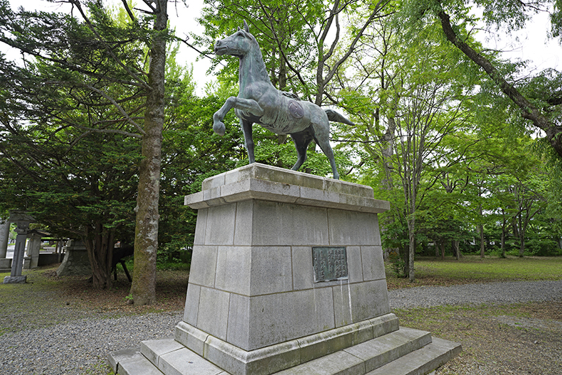 神馬の銅像