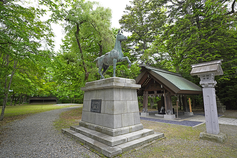 神馬の銅像