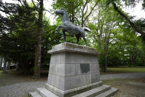 神馬の銅像